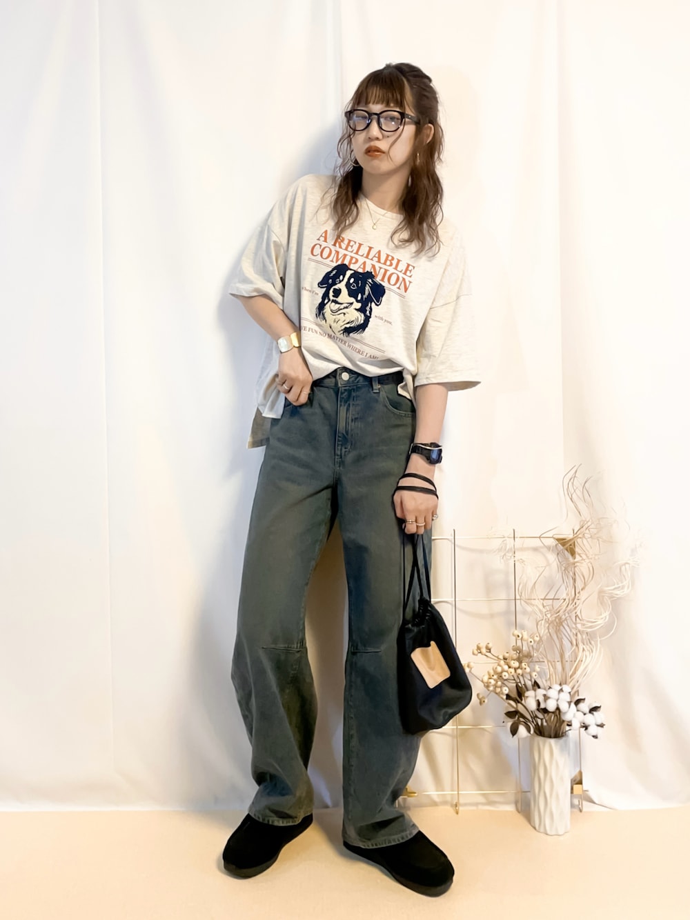 「プチプラ、夏コーデ、休日スタイル、オトナカジュアル、Tシャツ、Tシャツ×デニム、カーブパンツ、バレルレッグジーンズ、高身長女子、高身長コーデ、GU、デニムパンツ、夏だ！Tシャツ着よう！、さらっと晴れやかスナップ、スポーツミックス」｜「Ungridのラウンドフレーム伊達メガネ（メガネ、ブラック系）」を使った、うーさん 。さん（レディース・168cm）の夏コーディネートの1枚目の写真
