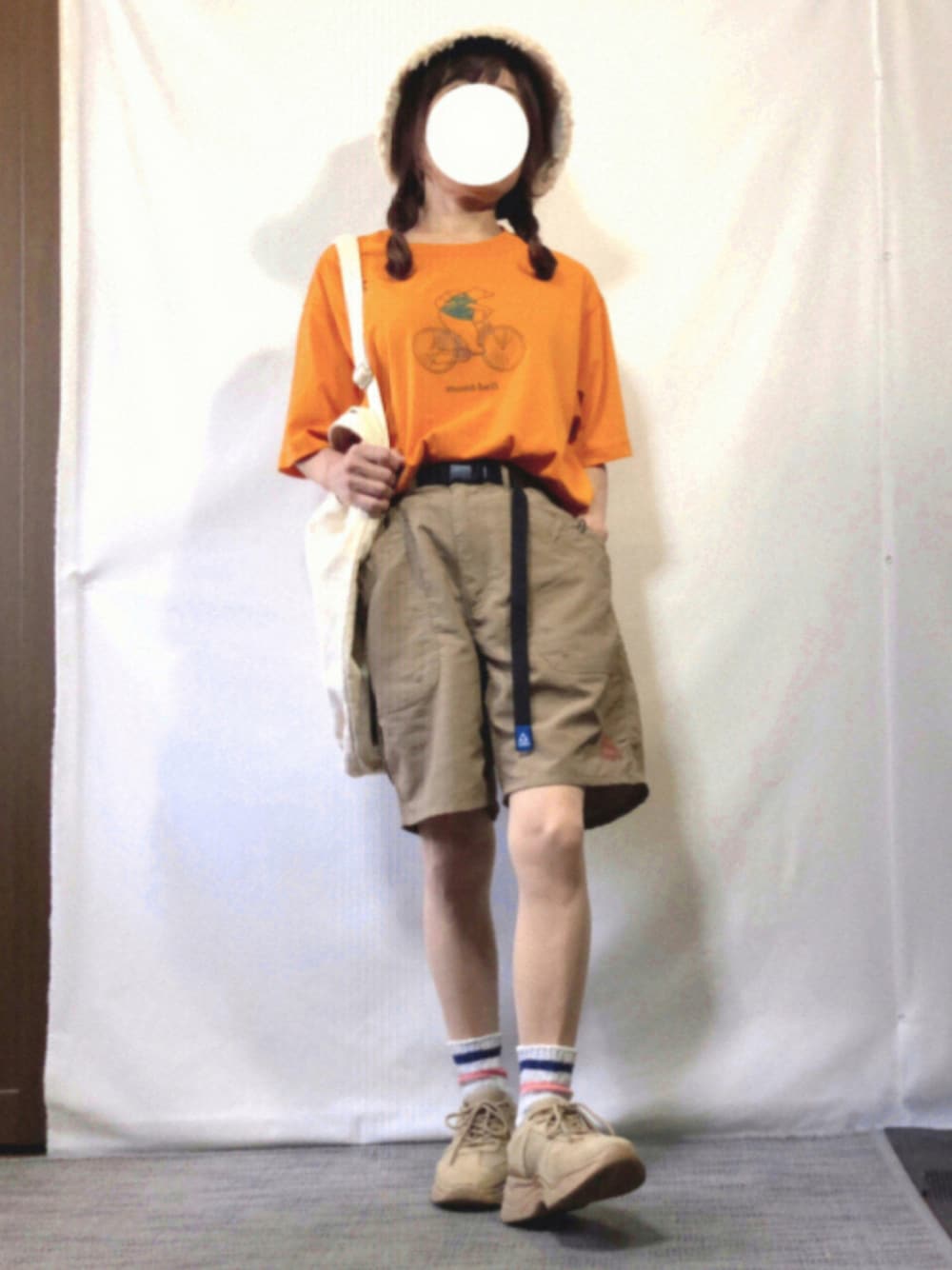 「夏だ！Tシャツ着よう！、アウトドア、スポーツmix、ストリート系、カジュアル、ビッグT、ハーフパンツ、バケットハット、ダッドスニーカー、低身長」｜「WEGOのWEGO/フリンジバケットハット（ハット、ホワイト系）」を使った、kaop🐣さん（レディース・150cm）の夏コーディネートの1枚目の写真