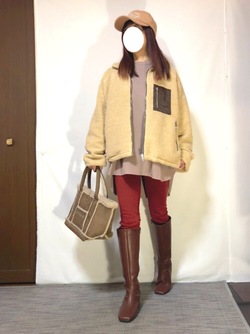 「カジュアル、ボーイッシュ、キャップ、冬コーデ、ロングブーツ、レギパン、楽ちんスタイル、ヒートテック、低身長、おしゃれさんと繋がりたい、ボアブルゾン、ハニカムロングT、ヒートテックウルトラストレッチレギンスパンツ」｜「Rubenのアイテム（キャップ、ベージュ系）」を使った、kaop🐣さん（レディース・150cm）の冬コーディネートの1枚目の写真