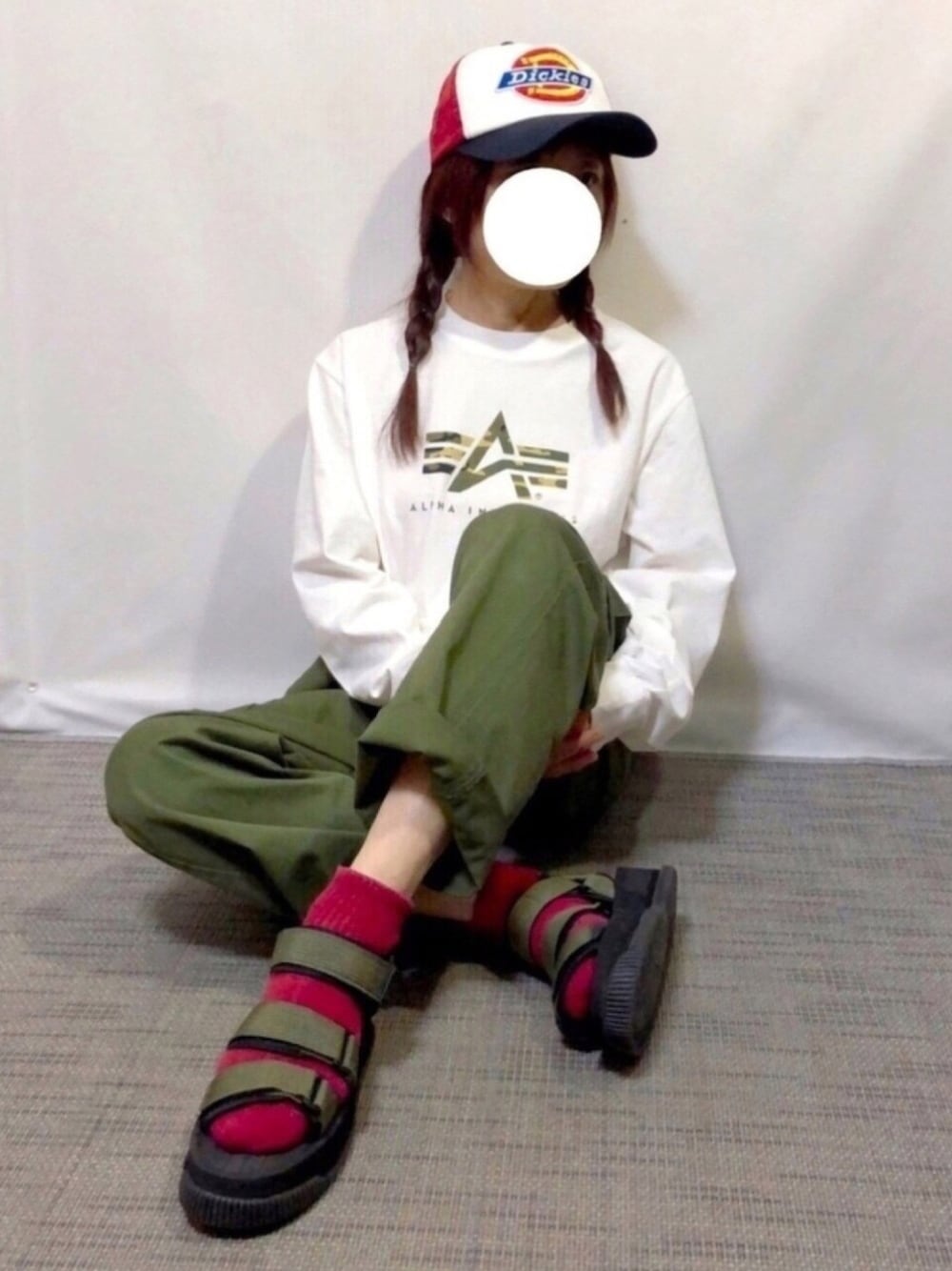 「ストリート系、カジュアル、メンスライク、カーゴパンツ、ロンT、alphaindustries、キャップ女子、スポーツサンダル、サンダルに靴下、低身長」｜「Dickiesのアイテム（キャップ、その他）」を使った、kaop🐣さん（レディース・150cm）の春コーディネートの1枚目の写真