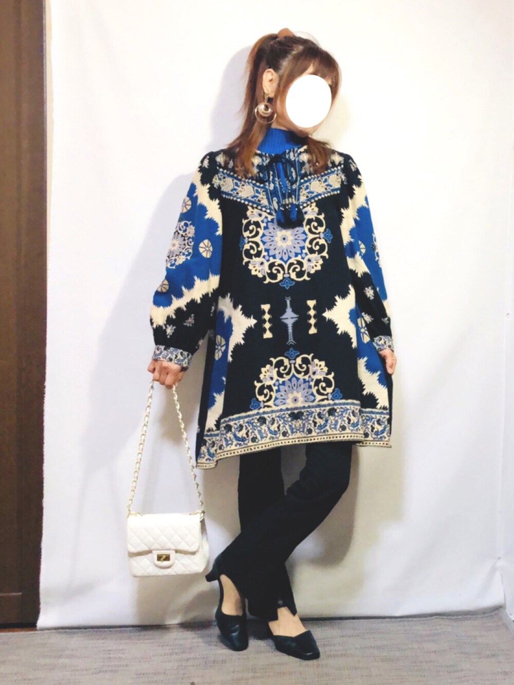 「春コーデ、大人女子、ワンピース、ZARA、エスニック柄、ノースリーブニット、レギパン、パンプス、チェーンバッグ、イヤリング、ヘアアレンジ、低身長、イメチェン、おでかけコーデ、好きな服を好きなように着る🐷💕」｜「ZARAのアイテム（ワンピース、ブルー系）」を使った、kaop🐣さん（レディース・150cm）の春コーディネートの1枚目の写真