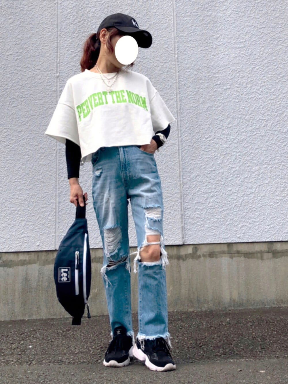 「COOLなこのコが仲間入り、ストリート系、メンスライク、カレッジTEE、クラッシュデニム、キャップ女子、スニーカー、低身長、休日スタイル」｜「NEW ERAのニューエラ 9TWENTY キャップ ストラップバック ウォッシュドコットン MLB NEW ERA（キャップ、ブラック系）」を使った、kaop🐣さん（レディース・150cm）の夏コーディネートの1枚目の写真