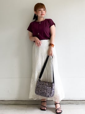 「index（インデックス）の【接触冷感／UV】ワンポイント刺繍Tシャツ《7col／XS~3L／洗濯機OK》（Tシャツ/カットソー、レッド系）」を使った、MIPPOさん（レディース）の夏コーディネート