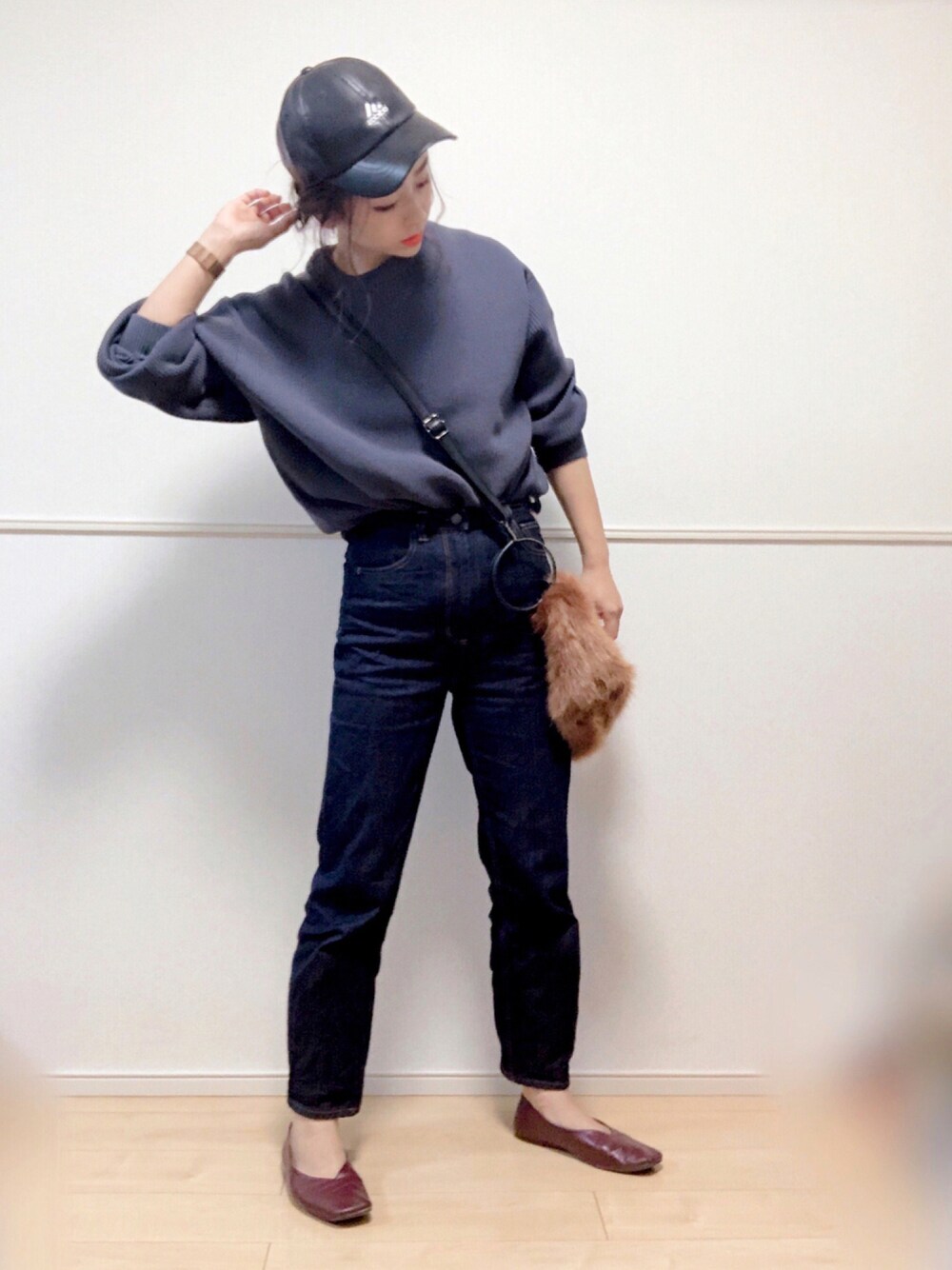 「カジュアル、シンプル、レザー、ワントーンコーデ、キャップ、adidas、大人カジュアル、メンズライク、デニムパンツ、プチプラ、メンズアイテム、秋コーデ、スクエアトゥ、秋服準備はじめました」｜「GUのアイテム（ニット/セーター、ブルー系）」を使った、SORIさん（レディース・167cm）の秋コーディネートの1枚目の写真