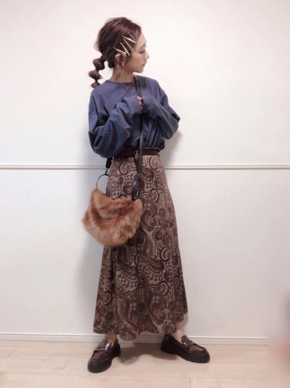 「大人カジュアル、秋のコーデ、ローファー、ロングスカート、ファー、ロンT、ブラウン、厚底シューズ、プチプラ、秋トレンド2021、休日コーデ、ビッグシルエット、メンズアイテム」｜「PAGEBOYのペイズリーAラインスカート（スカート、ブラウン系）」を使った、SORIさん（レディース・167cm）の夏コーディネートの1枚目の写真