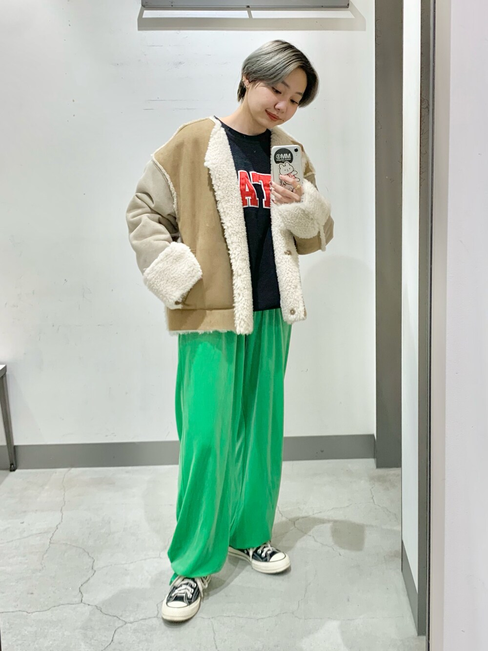 「KBF、kbf_ootd、カジュアルコーデ、スニーカーコーデ、冬アウター、ジャケット、リバーシブル、ムートンコート、ボアジャケット、ショートアウター、カラーパンツ、ベロア、スウェット、古着MIX」｜「KBFのフェイクムートンパッチワークジャケット（その他アウター、イエロー系）」を使った、kanoさん（レディース・157cm）の秋コーディネートの1枚目の写真