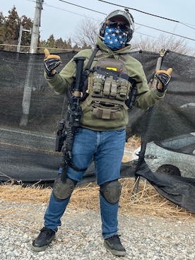 「OAKLEY（オークリー）のアイテム」を使った、ねこのひたいさん（メンズ・178cm）の春コーディネート