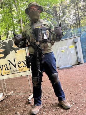 「MERRELL（メレル）のアイテム（シューズ）」を使った、ねこのひたいさん（メンズ・178cm）の春コーディネート