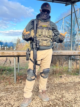 「OAKLEY（オークリー）のアイテム」を使った、ねこのひたいさん（メンズ・178cm）の冬コーディネート