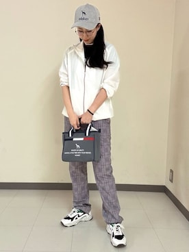 「adabat（アダバット）の【新レーベル ADABAT NAVY】トリコロール カートバッグ（トートバッグ、グレー系）」を使った、s.mさん（レディース・168cm）の冬コーディネート