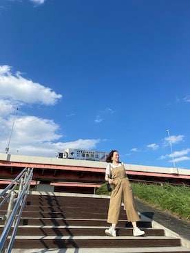 「サッシュベルト」｜「アイテム（サロペット/オーバーオール）」を使った、ショウショウさん（レディース・168cm）の秋コーディネート