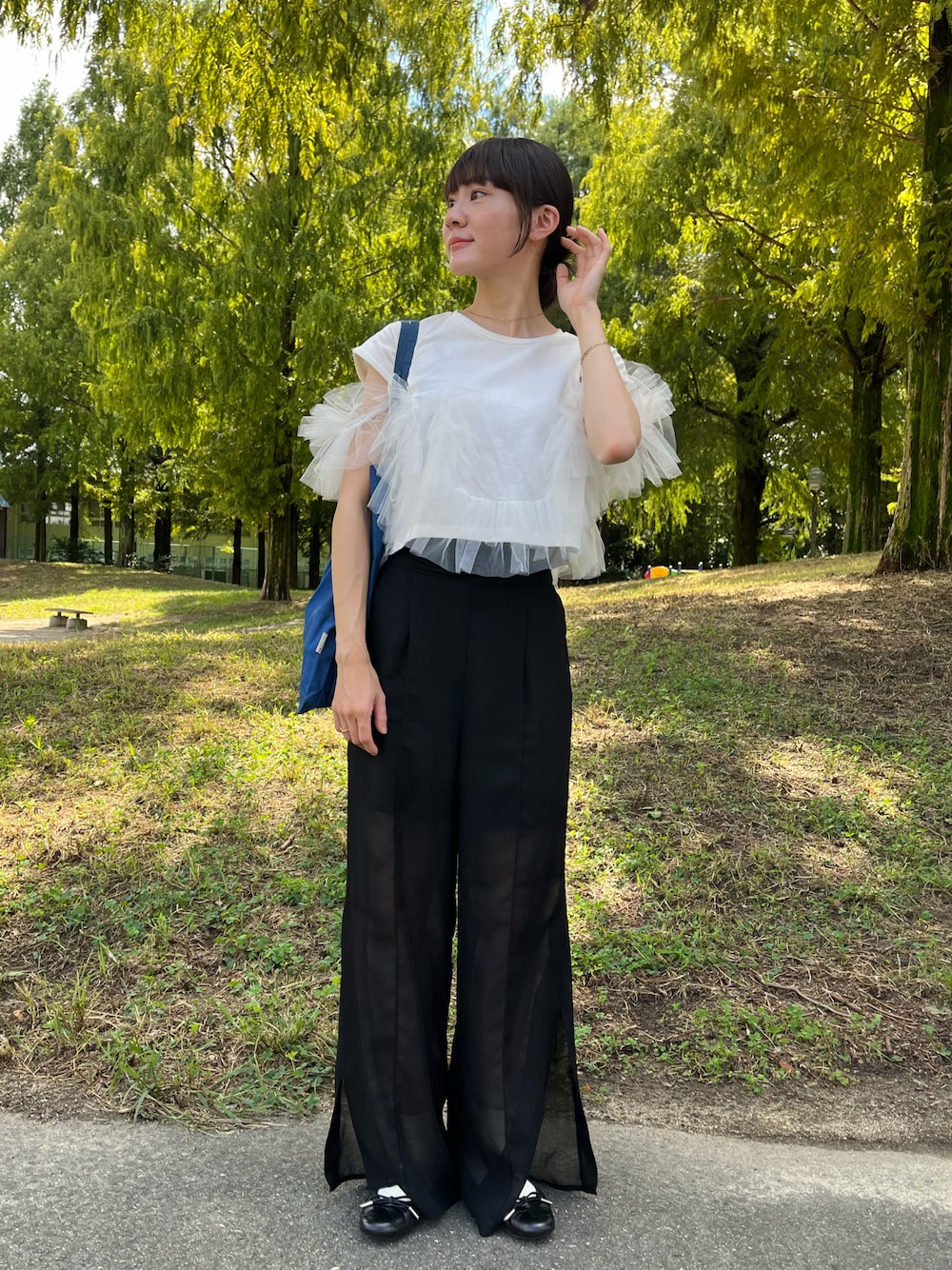 「モノトーン、モノトーンコーデ、シースルー、チュール、バレエシューズ、今日のコーデ」｜「Knuth Marfの【Knuth Marf/クヌースマーフ】ドッキングチュールトップス（Tシャツ/カットソー、ホワイト系）」を使った、西村美紗さん（骨格ウェーブ・レディース・154cm）の秋コーディネートの1枚目の写真