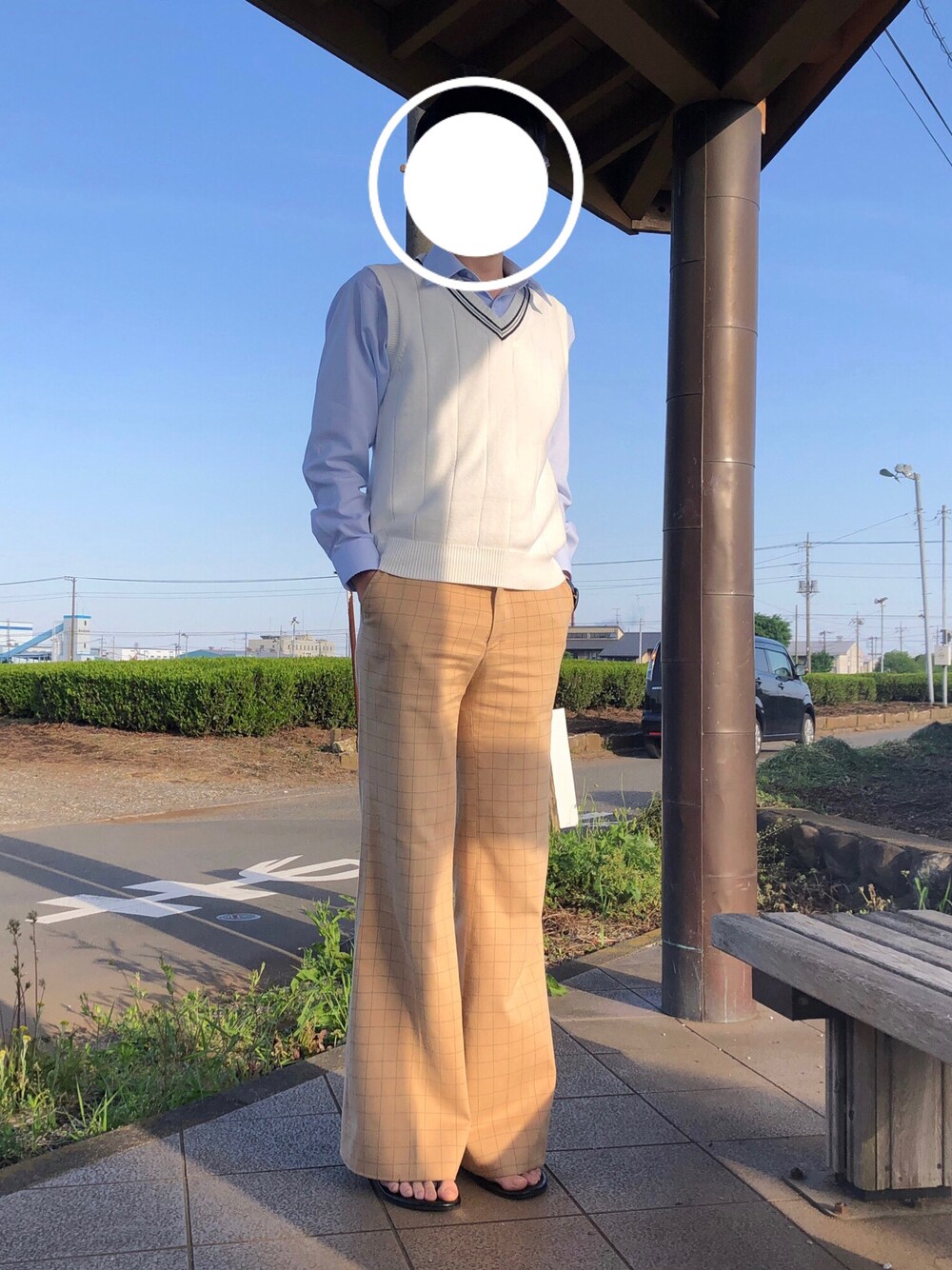 「春コーデ、シンプル、シンプルコーデ、カジュアル、カジュアルコーデ、大人カジュアル、きれいめカジュアル、休日コーデ、休日スタイル、おしゃれさんと繋がりたい、フレアパンツ、スラックス、古着、ユニクロ、サンダル」｜「GUCCIのアイテム（スラックス、ベージュ系）」を使った、⭐️zawa⭐️さん（メンズ・178cm）の春コーディネートの1枚目の写真