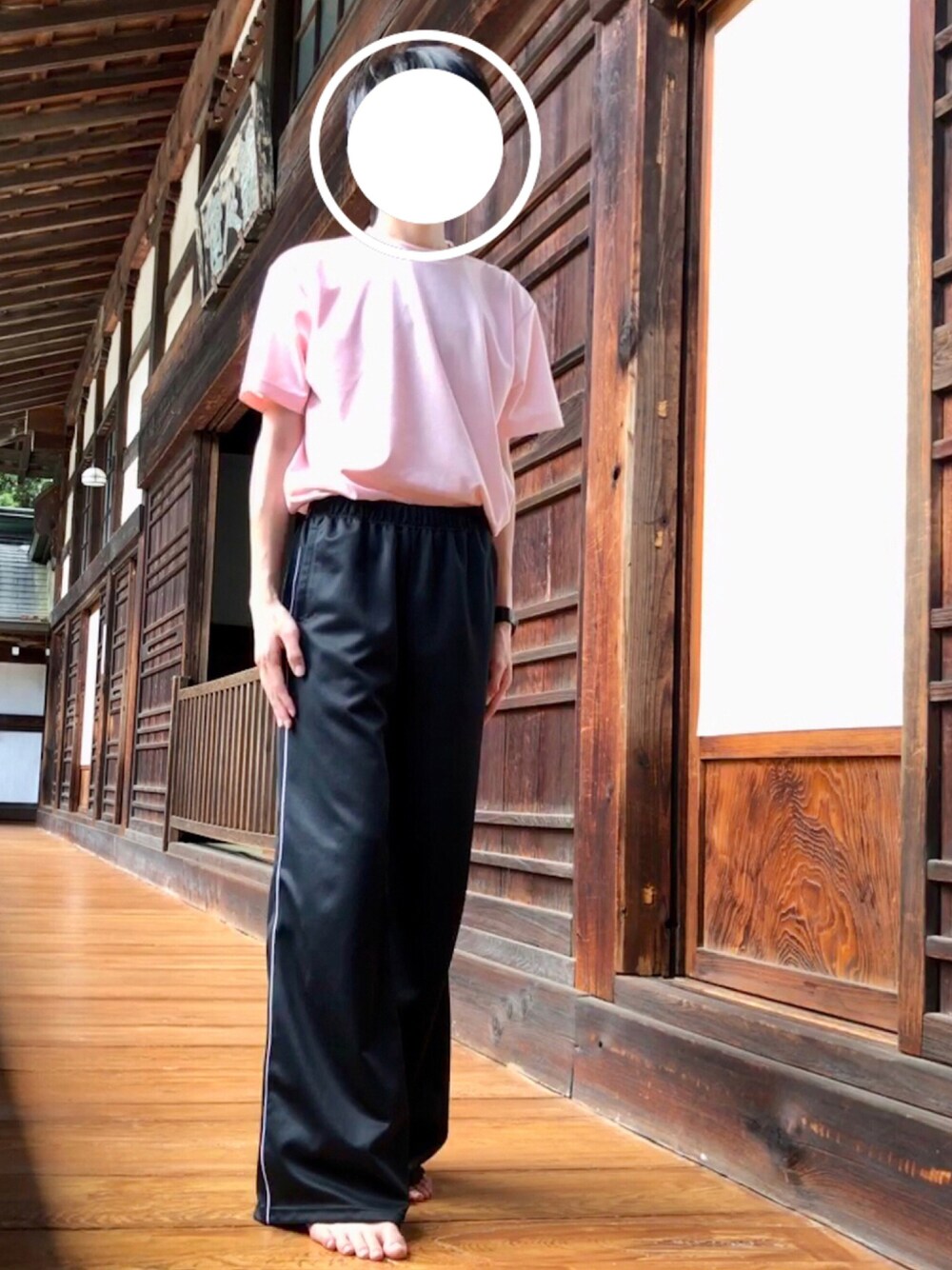 「おしゃれさんと繋がりたい、夏、夏コーデ、シンプル、シンプルコーデ、カジュアル、カジュアルコーデ、大人カジュアル、オトナカジュアル、パンツスタイル、ワイドパンツ、ジャージ、サンダル、ブラック、黒」｜「NL40のアイテム（パンツ、ブラック系）」を使った、⭐️zawa⭐️さん（メンズ・178cm）の夏コーディネートの1枚目の写真