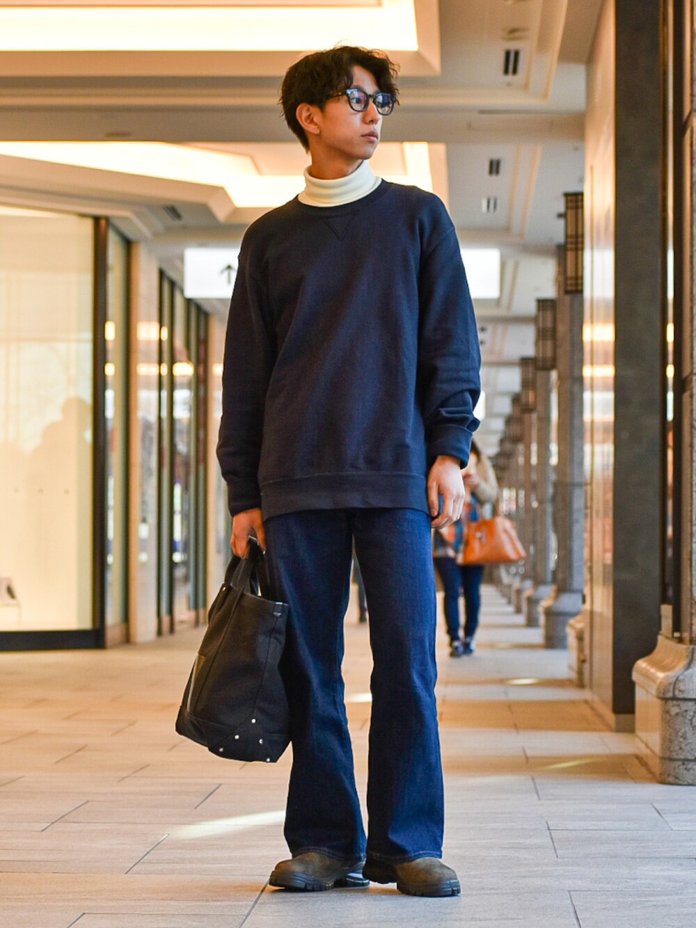 「春服デビュー宣言、今日のコーデ、大人カジュアル、デニム、ラフ、春服、おしゃれさんと繋がりたい、スウェット、フレアパンツ、プチプラ、プチプラコーデ、ブーツ、タートルネック、トートバッグ、メガネ男子」｜「UNIQLOのアイテム（スウェット、ブルー系）」を使った、Kazumaさん（メンズ・165cm）の春コーディネートの1枚目の写真