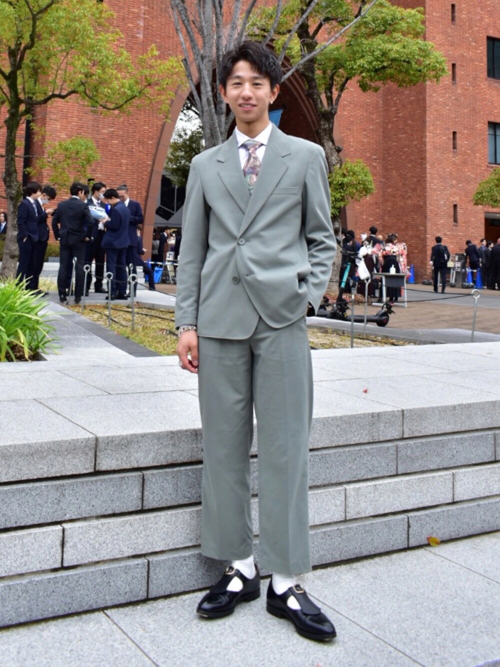 「春、キレイめ、卒業式、セットアップ、UNIQLO、UNIQLO U、ユニクロコーデ、革靴、大学生、きれいめコーディネート、ユニクロ、大人コーデ、春コーデ、春色、シンプルスタイル」｜「UNIQLOのアイテム（スーツセット、その他）」を使った、Kazumaさん（メンズ・165cm）の春コーディネートの1枚目の写真