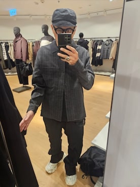 「アイテム（トップス）」を使った、黃島讀さん（メンズ・176cm）の秋コーディネート