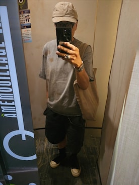 「Happinnss Dood Luckyのアイテム（スニーカー）」を使った、黃島讀さん（メンズ・176cm・100代）の夏コーディネート