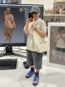 「NIKE（ナイキ）のアイテム（スニーカー）」を使った、黃島讀さん（メンズ・176cm・100代）の秋コーディネート