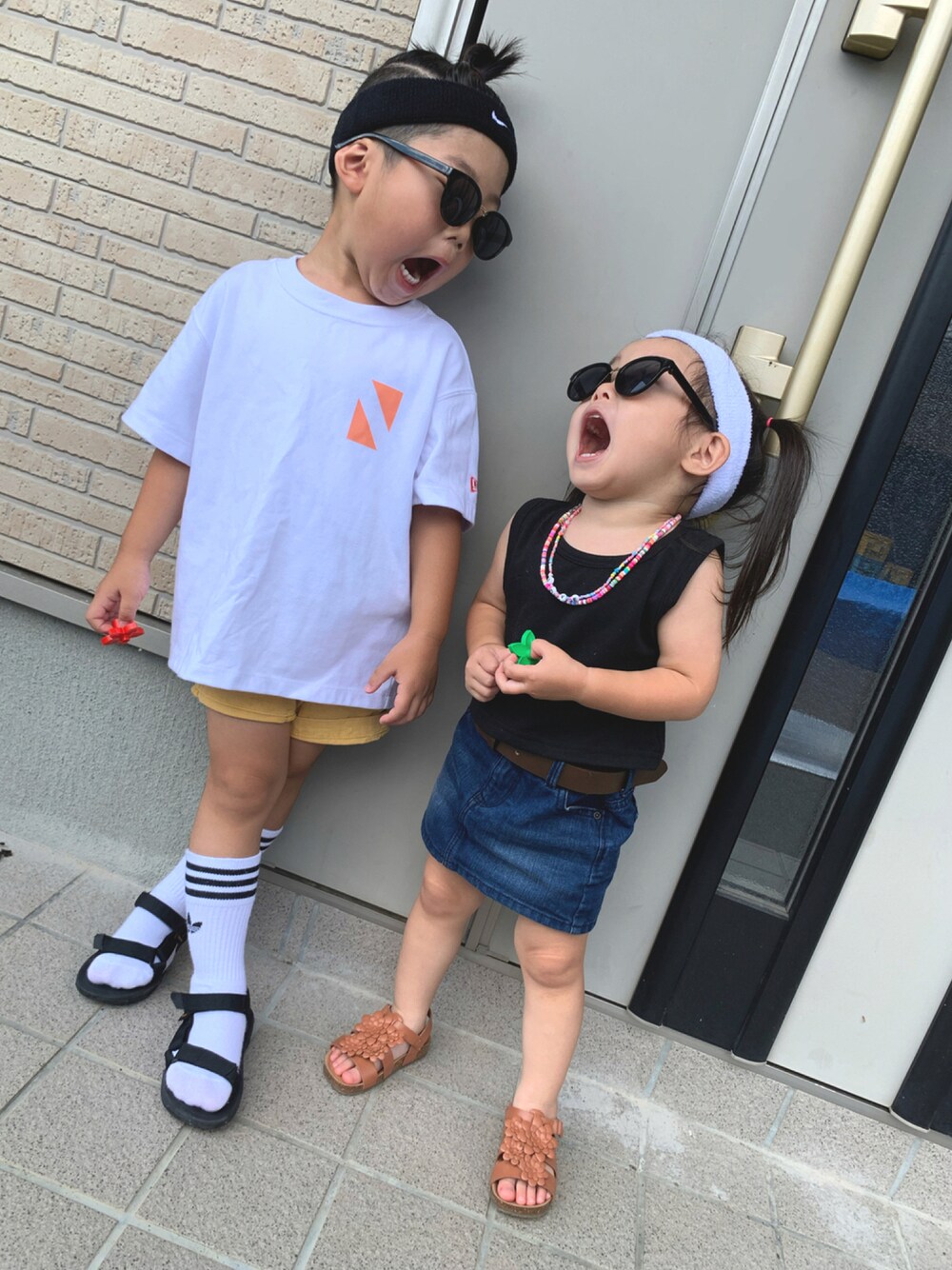 「夏コーデ、ショートパンツ、兄弟コーディネート、キッズコーデ、キッズファッション、4歳、2歳、夏、おしゃれさんと繋がりたい、子供服」｜「NIKEのNIKE スウォッシュ ヘッドバンド 【SP】（その他、ブラック系）」を使った、aoさん（キッズ・100cm）の夏コーディネートの1枚目の写真