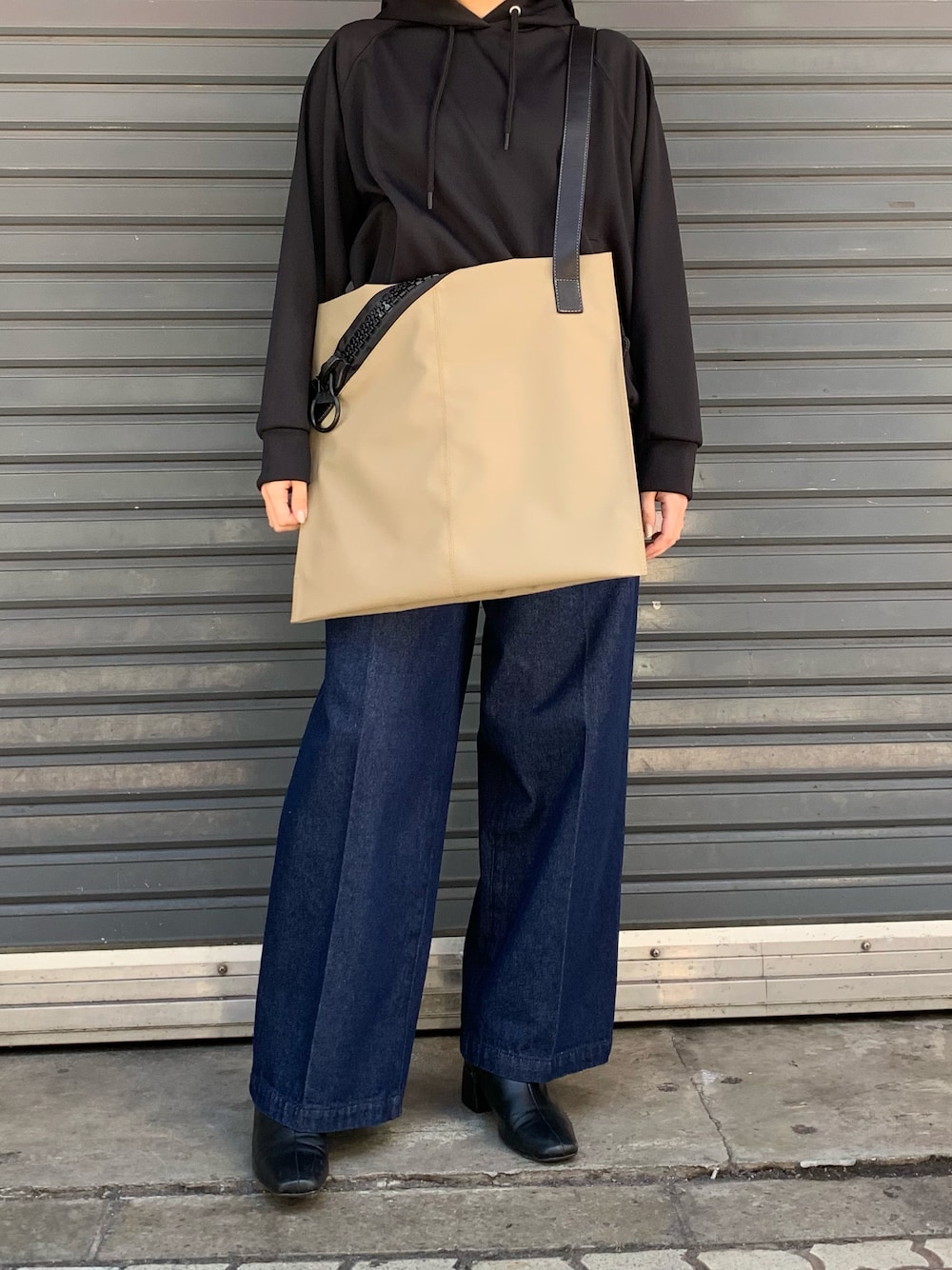 「シンプルコーデ、カジュアル、デニム、休日スタイル、ファッションの力を信じよう」｜「DROIT BELLOのDROIT BELLO（ドロイトベロ）ZIPワイドデニム（デニムパンツ、ブルー系）」を使った、mnmさん（レディース・157cm）の冬コーディネートの1枚目の写真