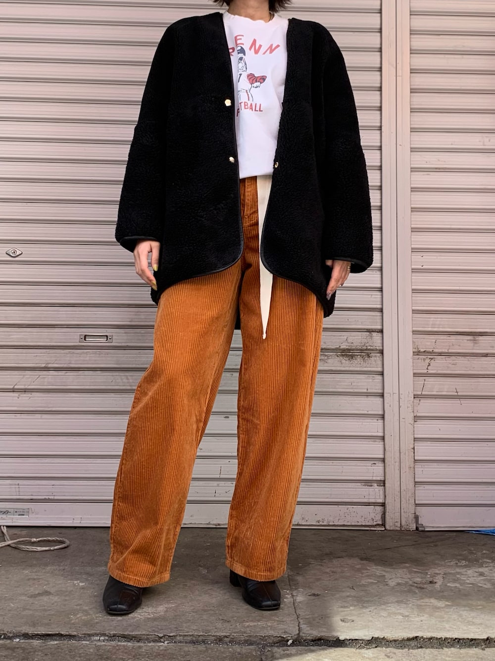 「ラクチンコーデ、カジュアルコーデ、コーデュロイパンツ、ファッションの力を信じよう」｜「DROIT BELLOのDROIT BELLO(ドロイトベロ) ベルト付きコーデュロイパンツ ★（パンツ、イエロー系）」を使った、mnmさん（レディース・157cm）の冬コーディネートの1枚目の写真