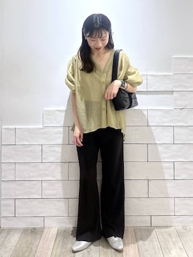 「LEPSIM（レプシィム）の《セルフカット可能》プリーツイージーパンツ　601345（その他パンツ、ブラウン系）」を使った、taruさん（レディース・155cm）の春コーディネート
