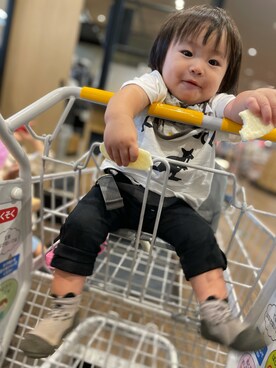 「BABYDOLL（ベビードール）のストレッチ素材シンプルロングパンツ 4230K（チノパンツ、ブラック系）」を使った、KYO*AYAさん（キッズ・100cm）の秋コーディネート