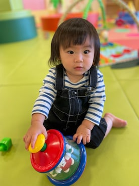 「UNIVERSAL OVERALL（ユニバーサルオーバーオール）のアイテム（オールインワン・サロペット）」を使った、KYO*AYAさん（キッズ・80cm）の秋コーディネート