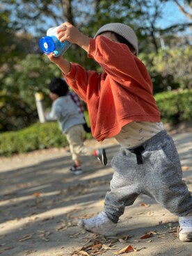 「GLOBAL WORK（グローバルワーク）の【キッズ】スゴラクアッタカカットパンツ/897998（その他パンツ、グレー系）」を使った、KYO*AYAさん（キッズ・100cm）の秋コーディネート