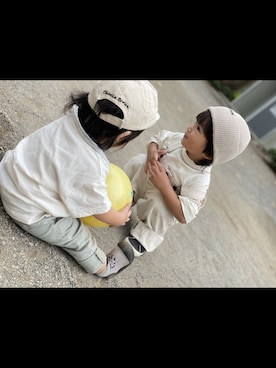 「UNIVERSAL OVERALL（ユニバーサルオーバーオール）のアイテム（オールインワン・サロペット）」を使った、KYO*AYAさん（キッズ・80cm）の秋コーディネート