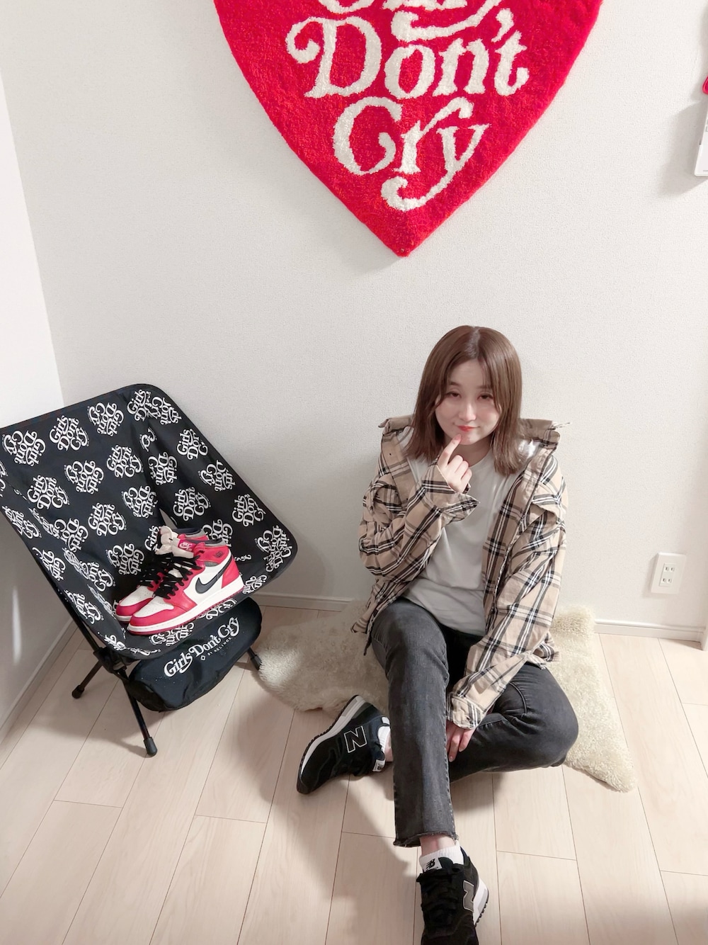 「NEW BALANCEのアイテム（スニーカー、ブラック系）」を使った、cocoさん（骨格ウェーブ・レディース・166cm）の冬コーディネートの1枚目の写真