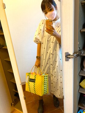 「MARNI（マルニ）のアイテム（バッグ、イエロー系）」を使った、ゆみちょりさん（レディース・163cm）の夏コーディネート