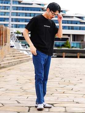 「jiggys shop（ジギーズショップ）のライトオンス ストレートデニム イージーパンツ（デニムパンツ、ブルー系）」を使った、JIGGYS SHOP PRESSさん（メンズ・180cm）の春コーディネート