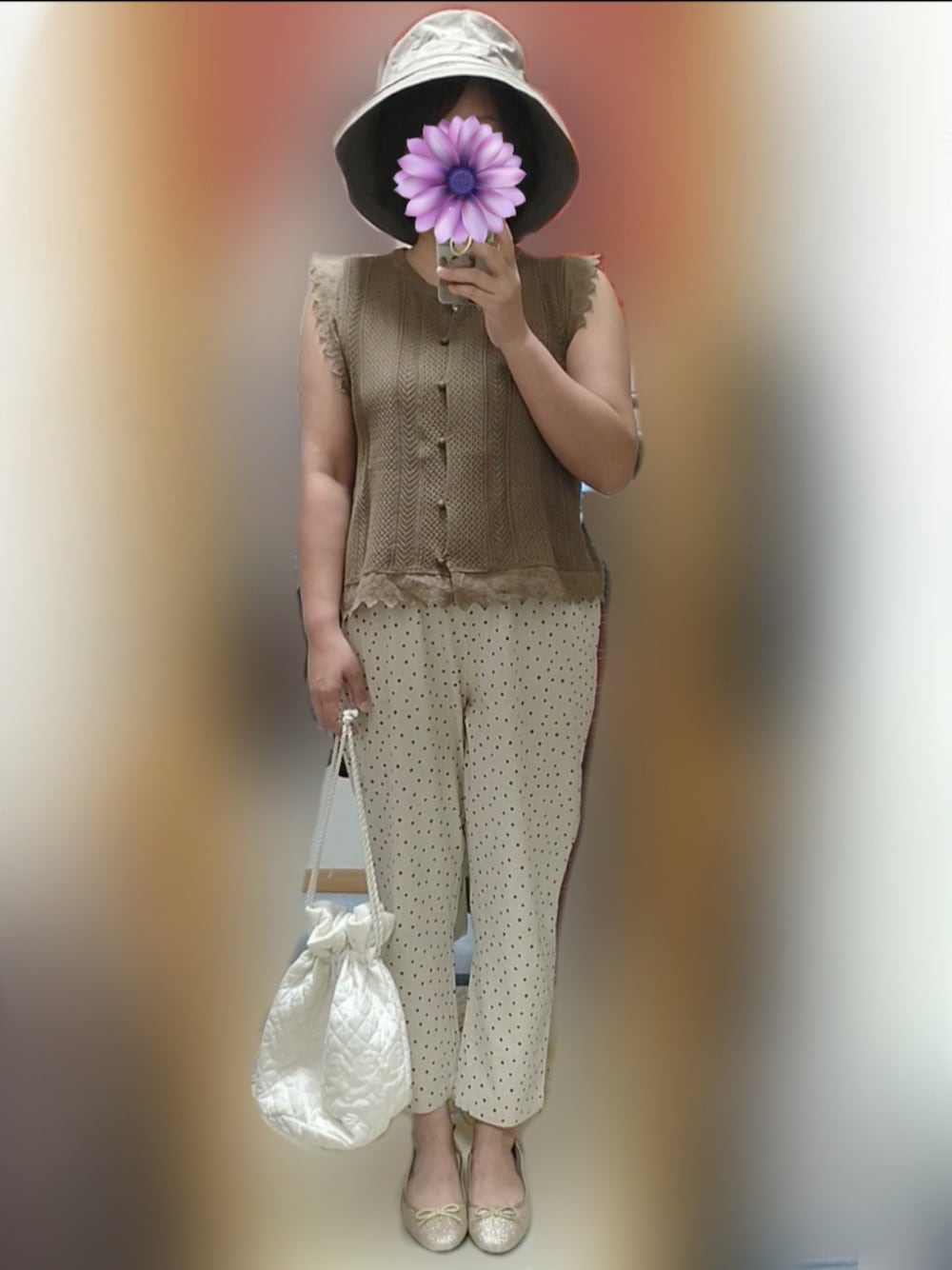「ワントーンコーデ、夏コーデ、ドット、巾着バッグ、バレエシューズ、ベージュ」｜「Samansa Mos2の【india crafts】花刺繍キルト巾着バッグ（ハンドバッグ、ホワイト系）」を使った、NE/158cmさん（レディース・158cm）の秋コーディネートの1枚目の写真