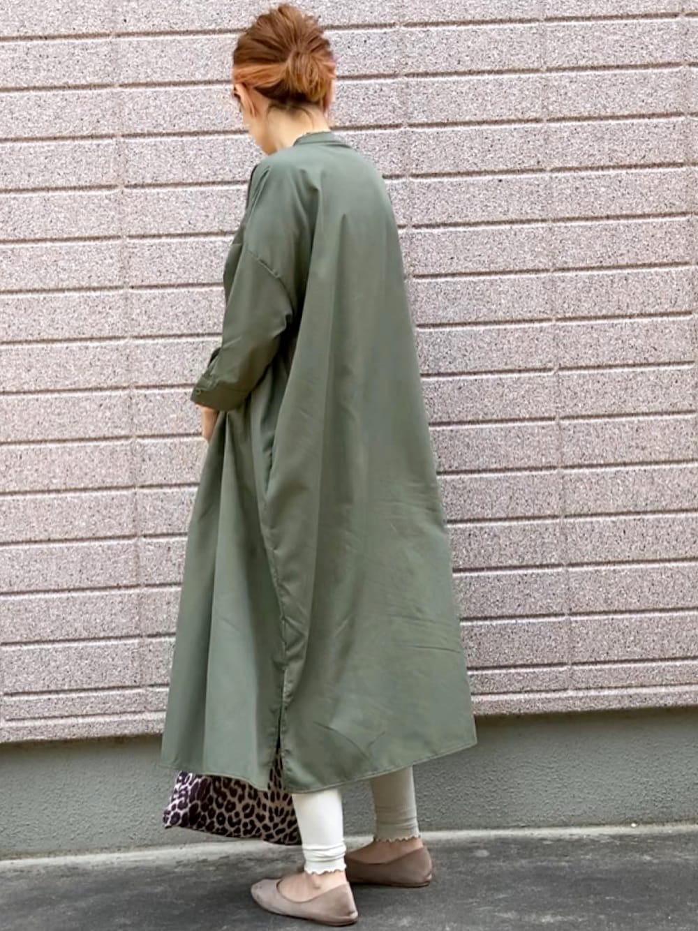 「オトナカジュアル、シンプルコーデ、ラクチンコーデ、シャツワンピ、プチプラ、カーキ」｜「rpsのアイテム（シャツワンピース、グリーン系）」を使った、みちるさん（レディース・165cm）の春コーディネートの1枚目の写真