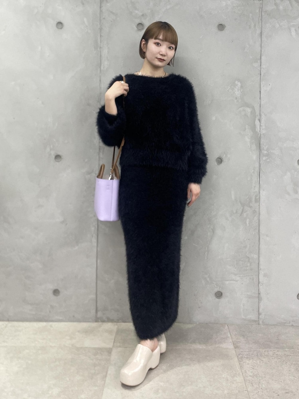 「ルミネ横浜、横浜ルミネ、横浜、ベージュ、ショルダーバッグ、ブラック、ニット、長袖、タイト、ADAM ET ROPÉ、FEMME、SDGs、サステナブル、骨格ストレート、きれいめ」｜「ADAM ET ROPE'の【セットアップ対応】フラッフィープルオーバー（ニット/セーター、ブラック系）」を使った、meigetsuさん（レディース・157cm）の夏コーディネートの1枚目の写真