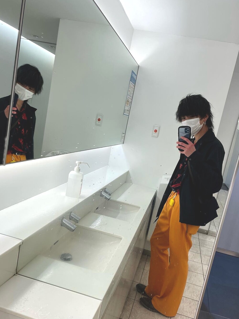 「春コーデ、キレイめ、休日スタイル、フレアパンツ、柄シャツ、タックイン、おしゃれさんと繋がりたい、いいね、save、フォローお願いします🤑、イエロー、静岡」｜「CHORD NUMBER EIGHTのHINOTORI OPEN COLLAR LONG SLEEVE SHIRT（シャツ/ブラウス、ブラック系）」を使った、ゆうまっちさん（メンズ・167cm）の春コーディネートの1枚目の写真