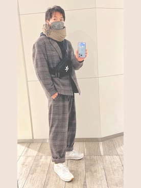 「ブラウンコーデ」｜「アイテム（ボディバッグ/ウエストポーチ）」を使った、熱田佐武さん（メンズ・170cm）の春コーディネート