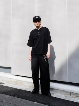 「Lui's（ルイス）のコットンヘンリーネックTシャツ（Tシャツ/カットソー、ブラック系）」を使った、Jamさん（メンズ・175cm）の春コーディネート