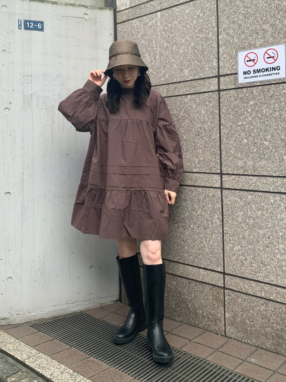 「秋のコーデ、ロングブーツ、デート、ブラウン、メンズライク、きれいめカジュアル、バケットハット、ミニワンピ、着回しコーデ、チュニックコーデ、ローリーズファーム(LOWRYS FARM)、チュニックワンピ、オトナカジュアル、おしゃれさんと繋がりたい、いいね、save、フォローお願いします🤑」｜「LOWRYS FARMのロングブーツ　891775（ブーツ、ブラック系）」を使った、hanazoさん（レディース・158cm）の秋コーディネートの1枚目の写真
