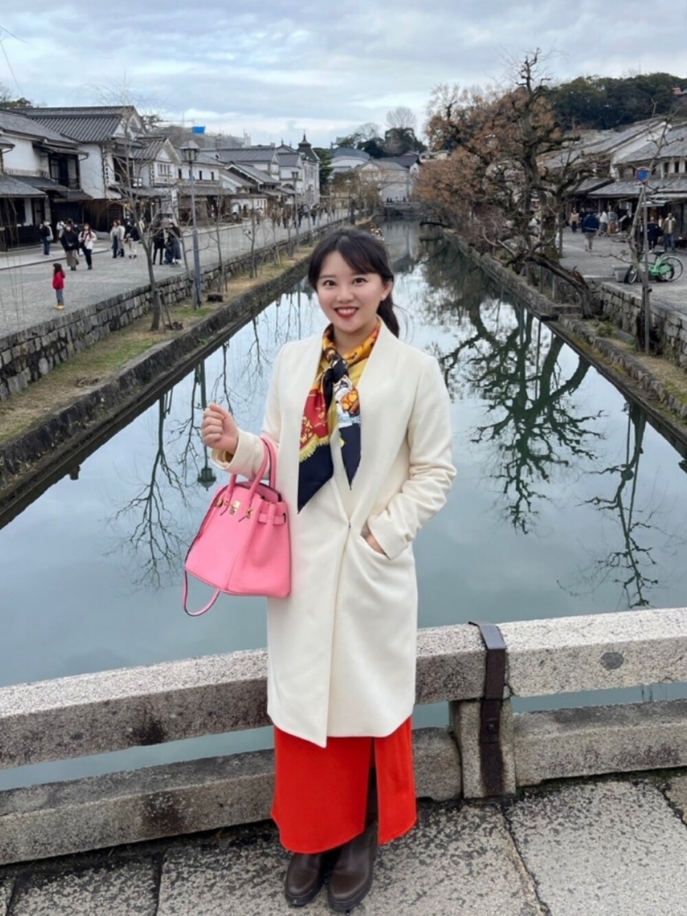「春ファッション」｜「HERMESのアイテム（ストール/ショール、イエロー系）」を使った、まいさん（レディース・157cm）の春コーディネートの1枚目の写真
