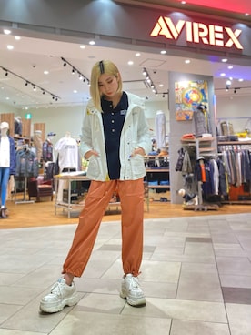 「サテンパンツ」｜「アイテム（マウンテンパーカー）」を使った、REINA Üさん（レディース・163cm）の冬コーディネート