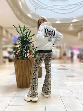 「AVIREX（アヴィレックス）の【AVIREX FLYER'S】WOMENS/フライトジャケット ウェザーウォッチャー/FLIGHT JACKET WEATHER WATCHER/AF（ミリタリージャケット）」を使った、REINA Üさん（レディース・163cm）の夏コーディネート