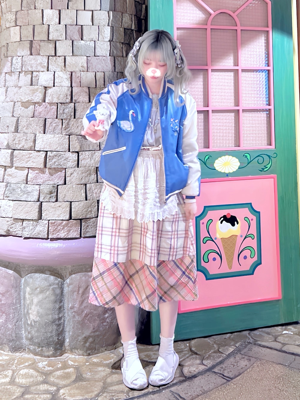 「RURU MARY’S×BEAMS COUTUREのアイテム（スカジャン、ブルー系）」を使った、きなさん（レディース・164cm）の春コーディネートの1枚目の写真
