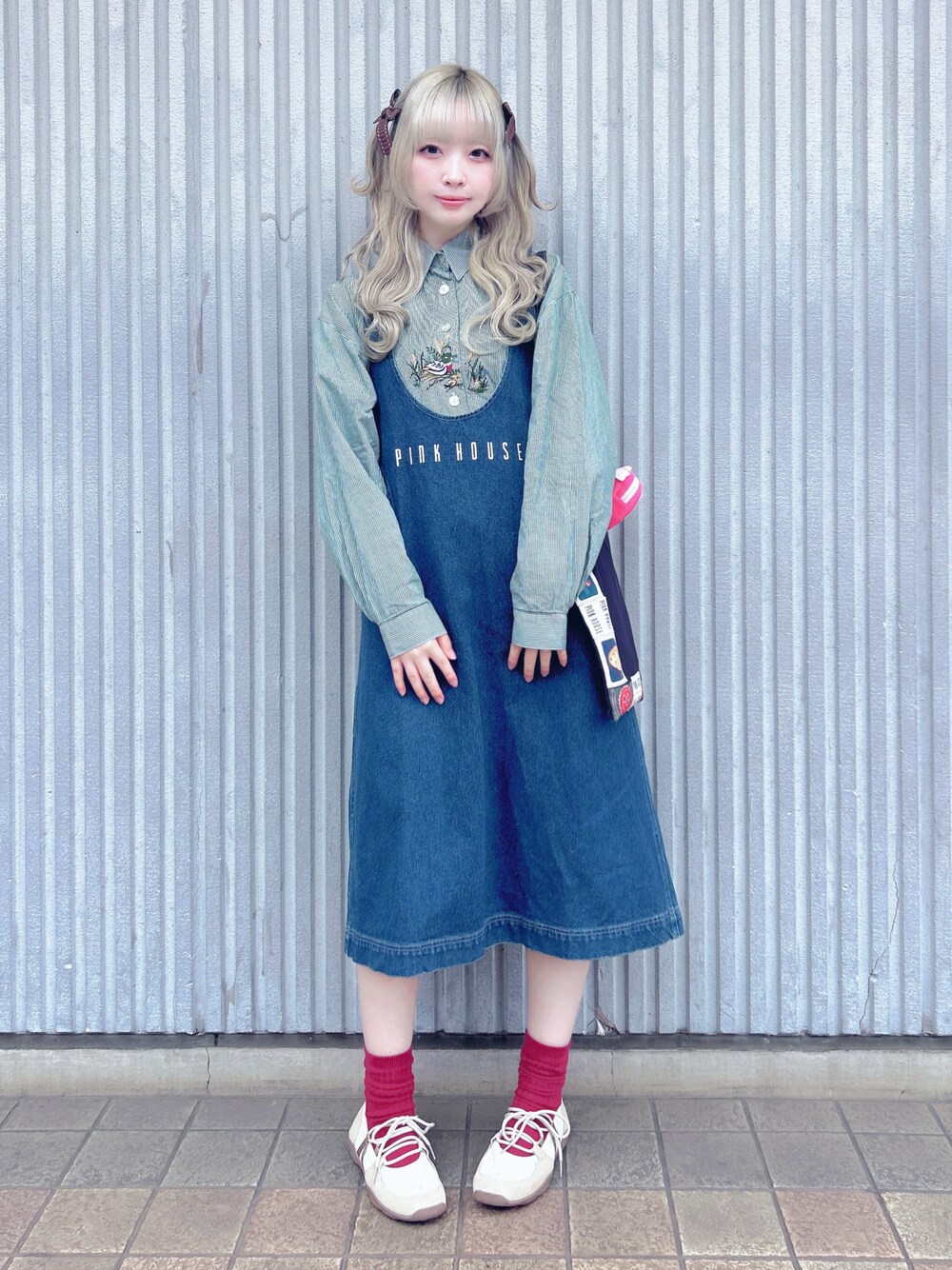 PINK HOUSEのジャンパースカートを使った人気ファッション