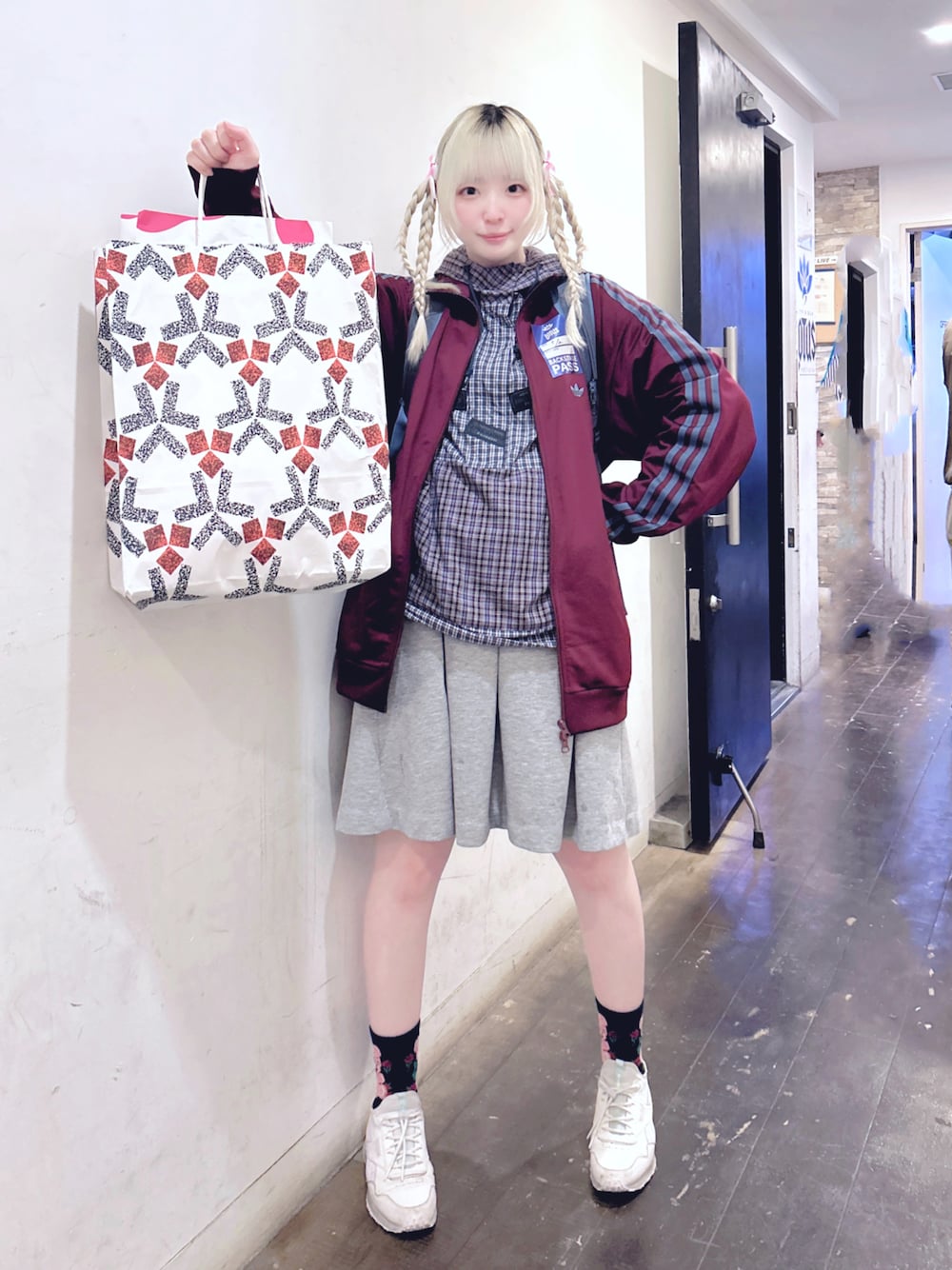 「adidasのベッケンバウアートラックジャケット（ジェンダーニュートラル） / トラックトップ ジャージ / アディダスオリジナルス adidas Originals（ジャージ、レッド系）」を使った、きなさん（レディース・164cm）の春コーディネートの1枚目の写真