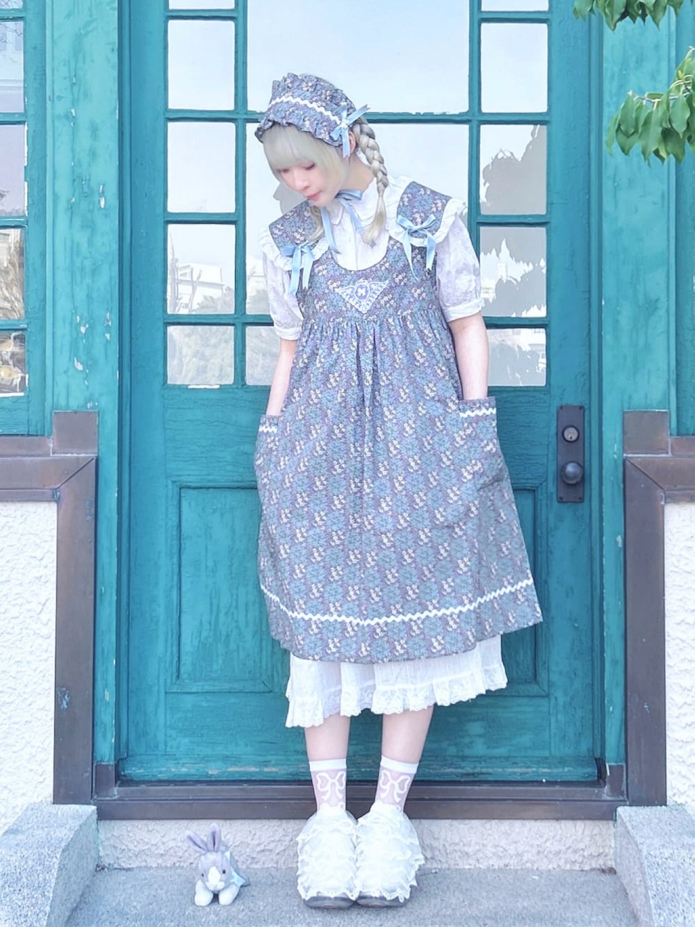 「Ribbon＋のアイテム（エプロン、ブルー系）」を使った、きなさん（レディース・164cm）の春コーディネートの1枚目の写真