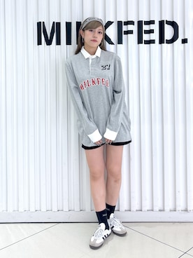 「アイテム（ヘアバンド）」を使った、石田 莉央さん（レディース・161cm）の秋コーディネート