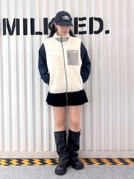 「MILKFED.（ミルクフェド）のMESSAGE EMBROIDERY CAP（キャップ）」を使った、石田 莉央さん（レディース・161cm）の秋コーディネート